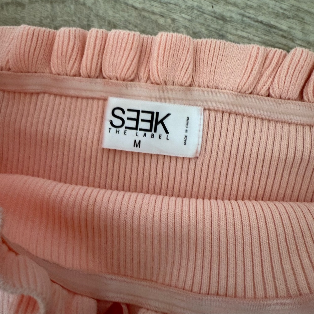 Pink Ruffled Off-Shoulder Crop Top - Picture 2 of 3
